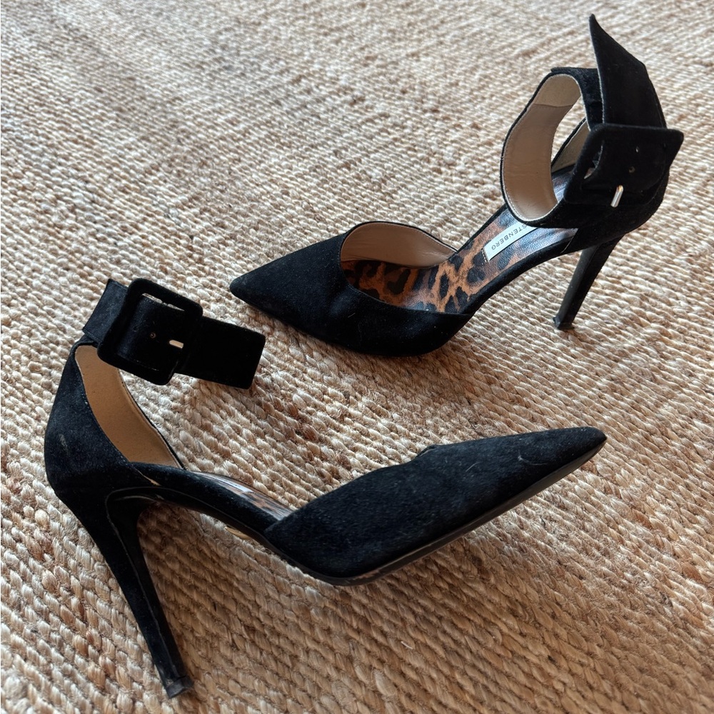 Diane von Furstenberg Buckle Pointed Pump